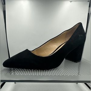 Gianni Bini (9.5W) Black suede closed toe heel